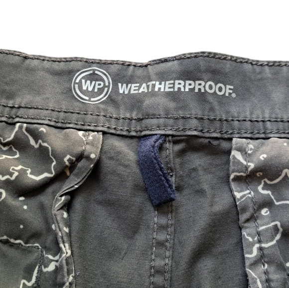 WEATHERPROOF MEN'S SIZE 44W OLIVE COLOR SHORT WITH BELT - Picture 2 of 5